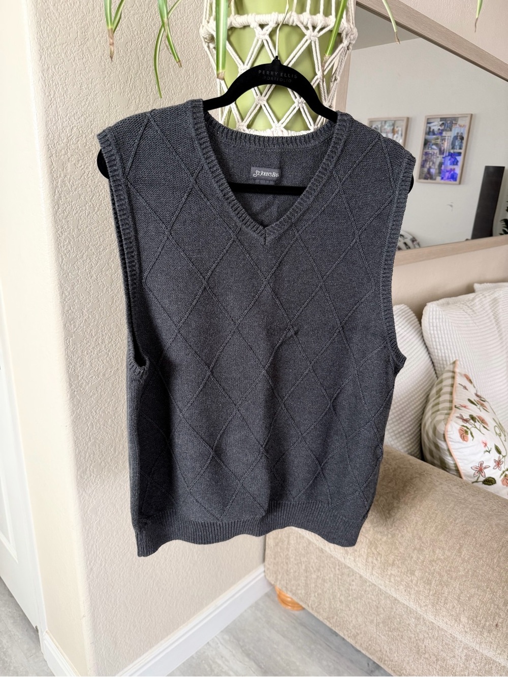 St. John's Bay Men's Dark Charcoal Diamond V-Neck Sweater Vest